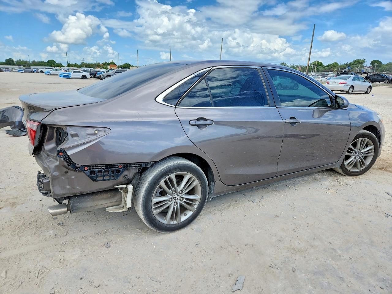 2017 Toyota Camry Se - Image 3