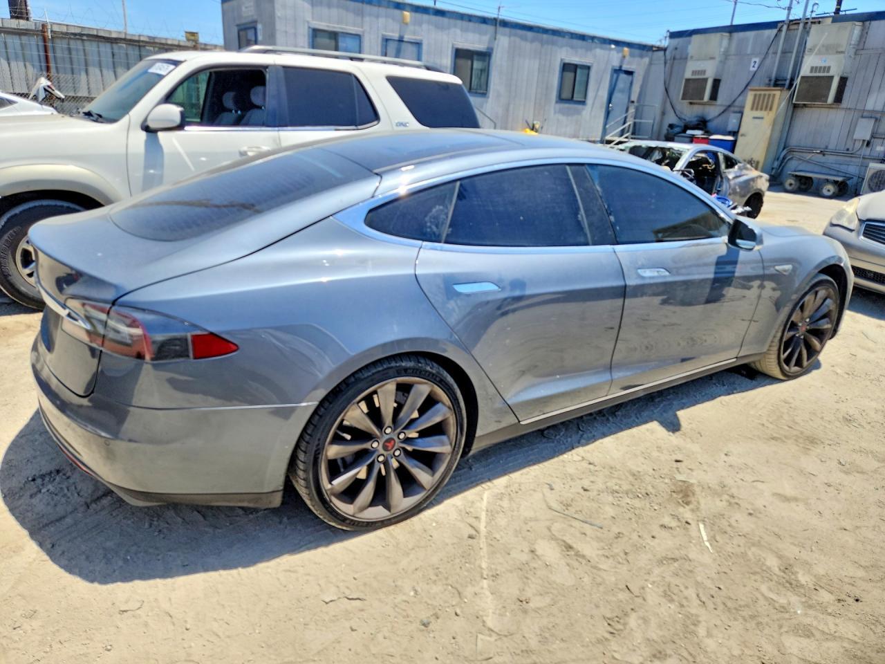 2014 Tesla Model S - Фото 3