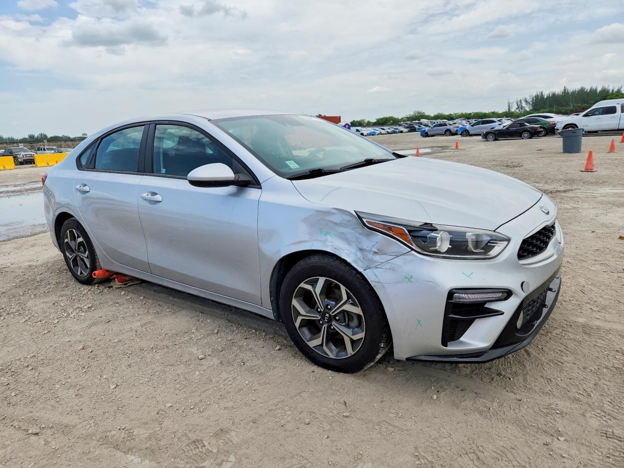 2021 Kia Forte Lxs - Фото 4