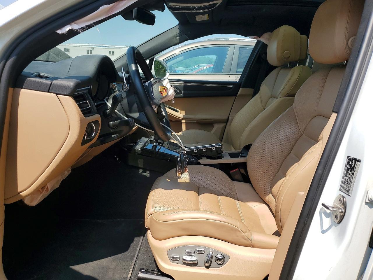 2022 Porsche Macan - Image 7