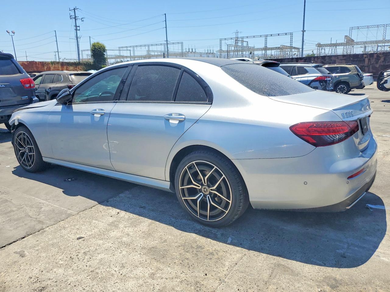 2022 Mercedes-Benz E 350 4Matic - Фото 2