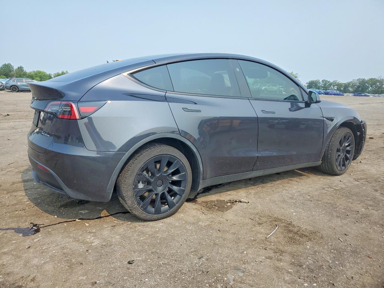 2024 Tesla Model Y - Фото 3