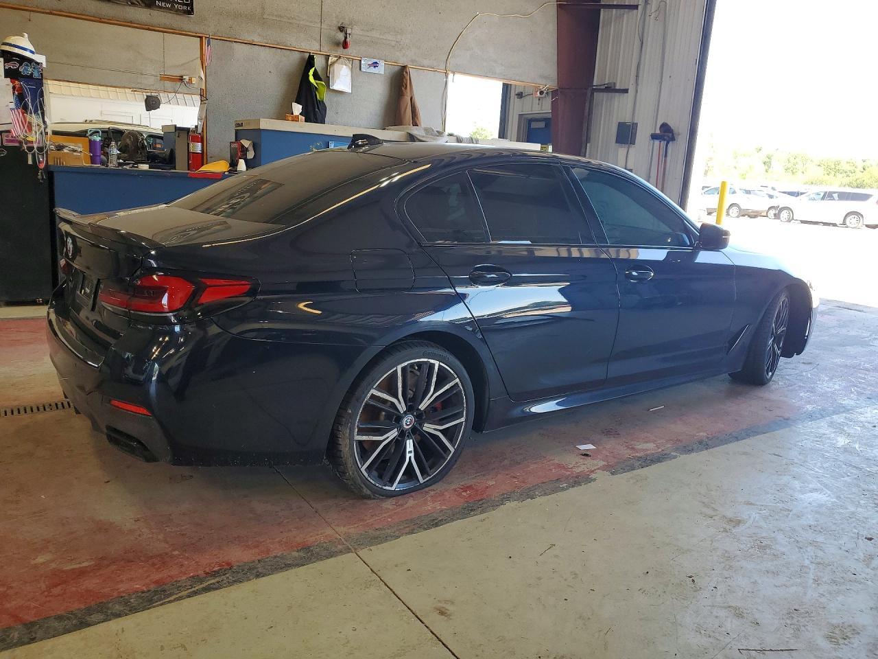 2023 BMW M550Xi - Фото 3