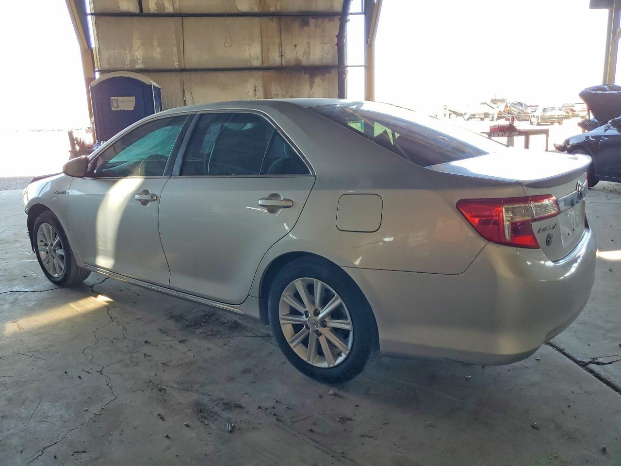 2012 Toyota Camry Hybrid Xle - Image 2