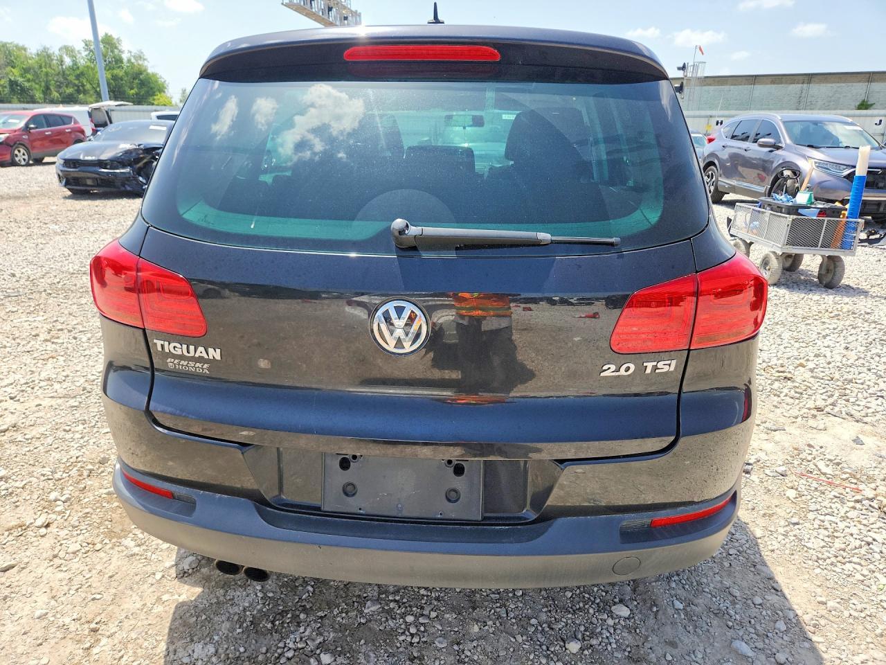 2013 Volkswagen Tiguan S - Image 6