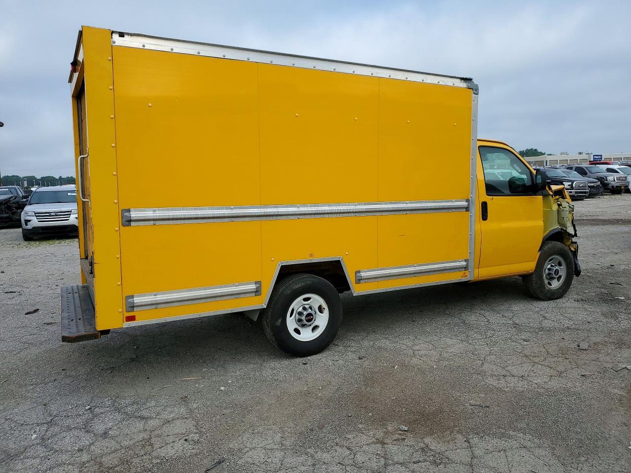 2022 GMC Savana Box Truck - Image 3
