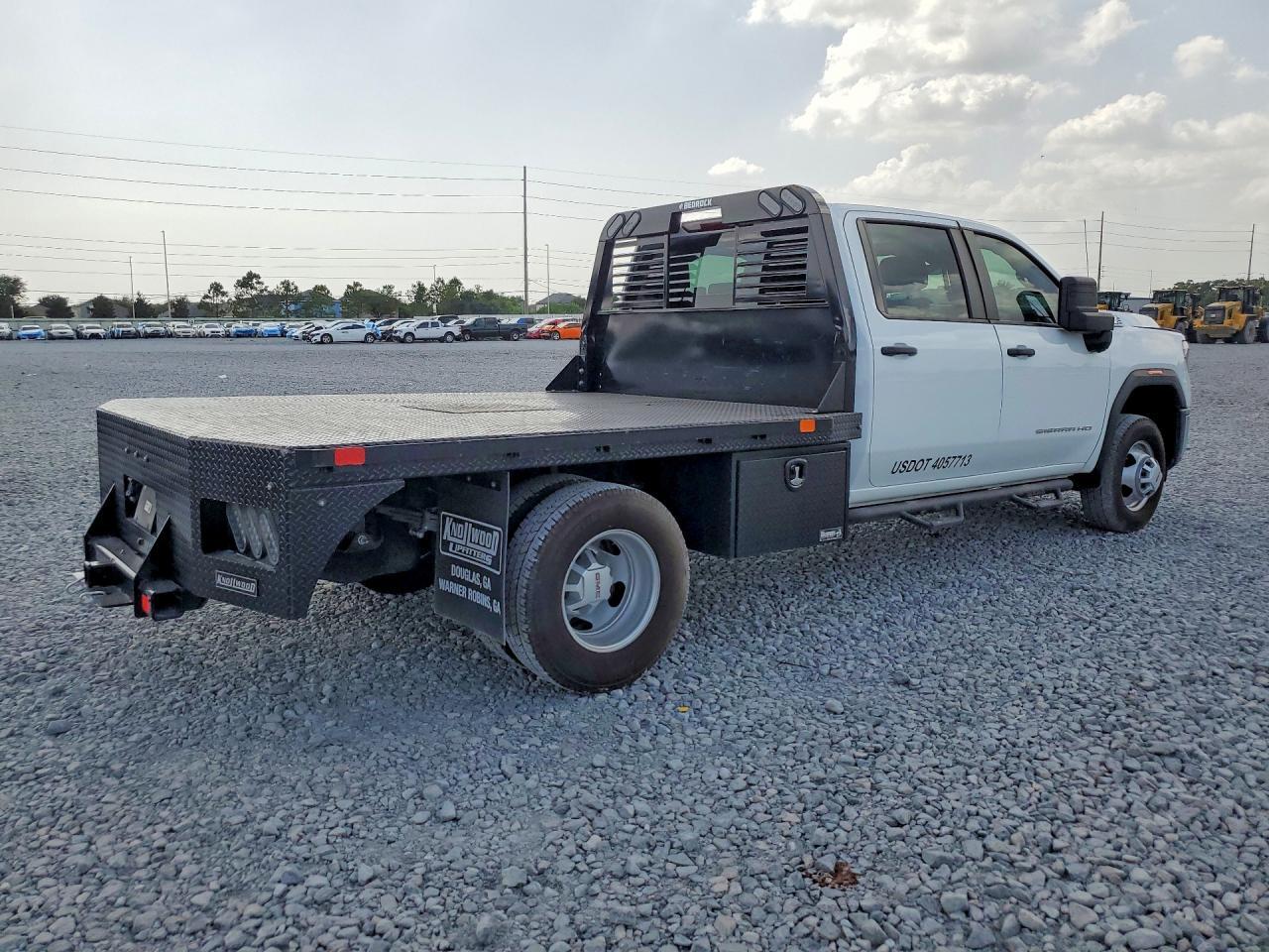 2025 GMC Sierra K3500 - Image 3