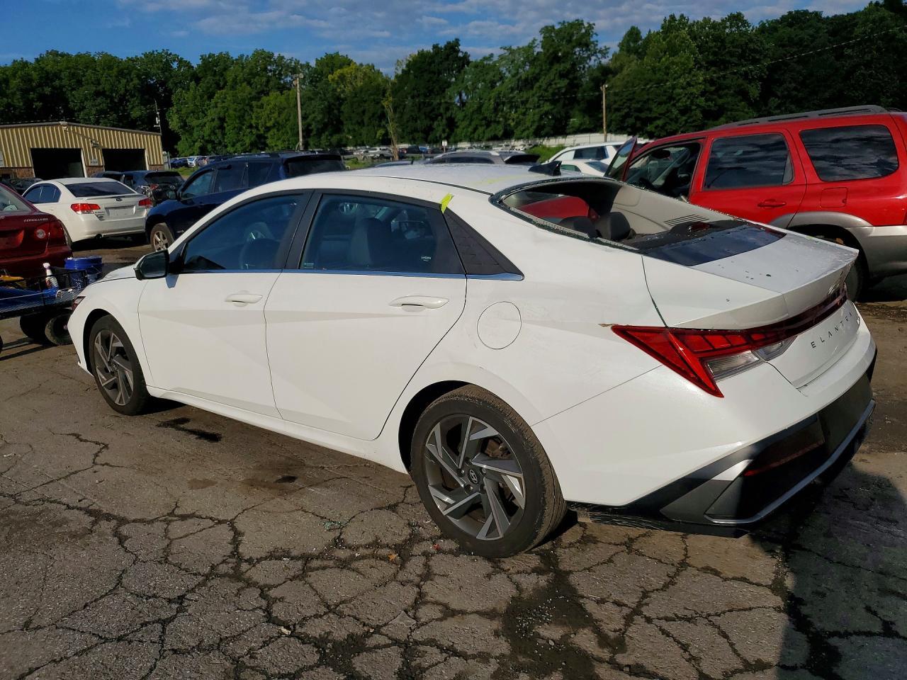 2024 Hyundai Elantra Limited - Image 2