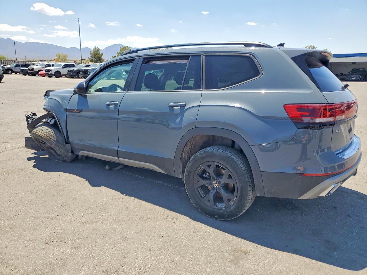 2024 Volkswagen Atlas Peak Edition Sel - Image 2