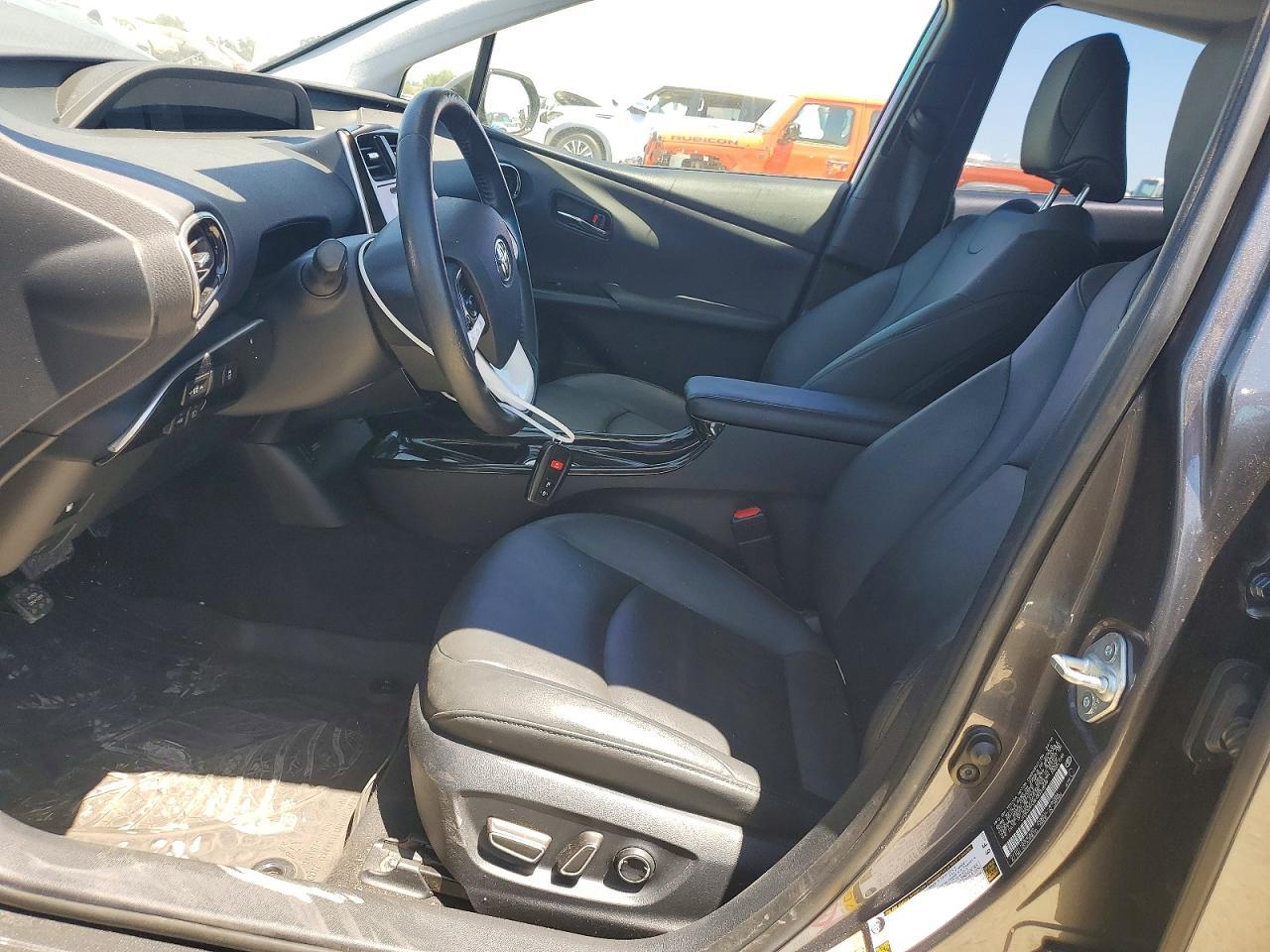2017 Toyota Prius Four - Image 7