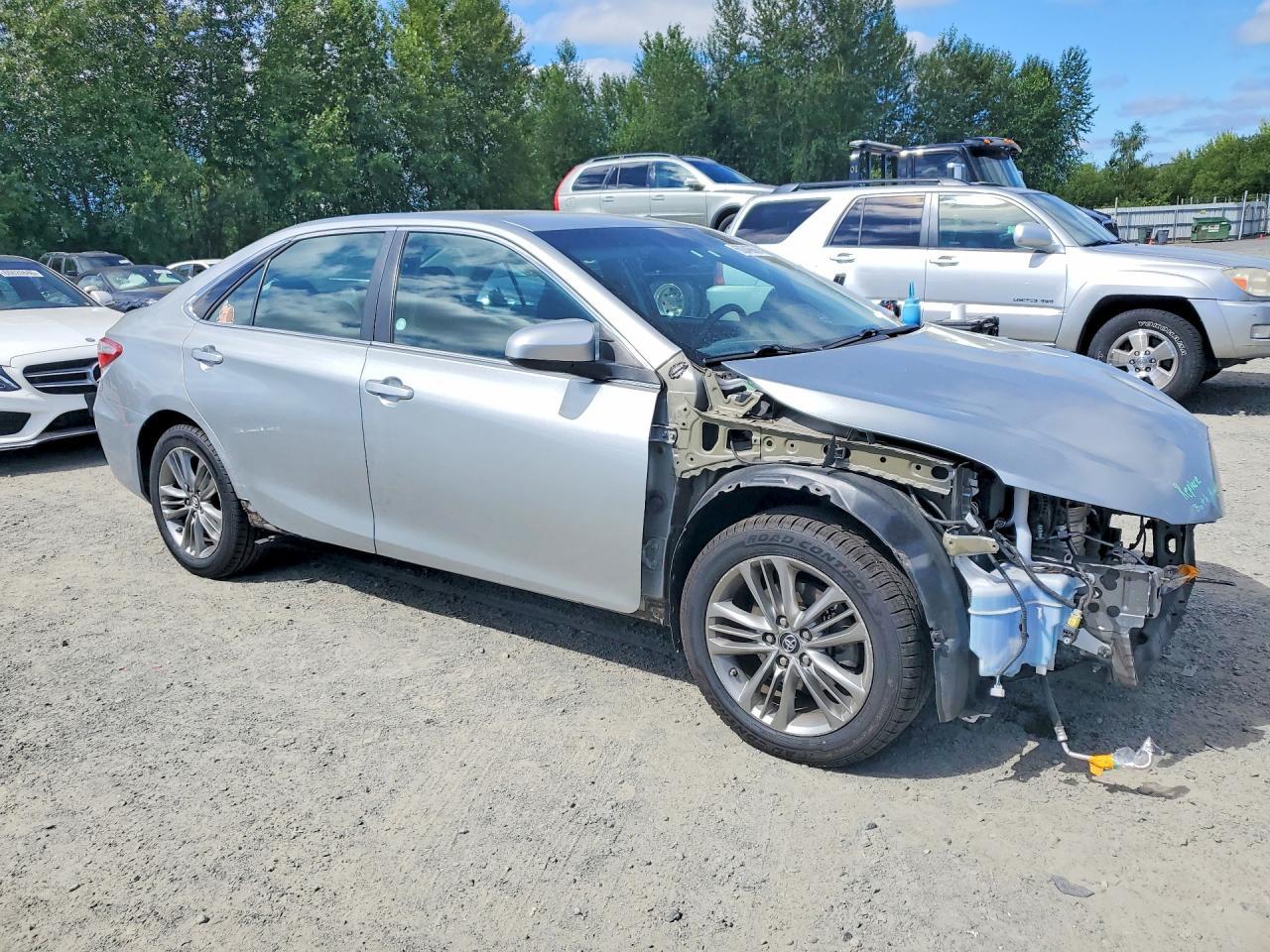 2017 Toyota Camry Se - Фото 4