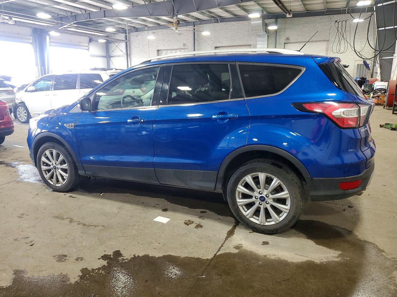 2017 Ford Escape Titanium - Фото 2