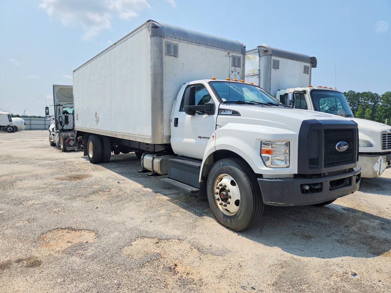 2019 Ford F750 Super Duty Box Truck - Image 4