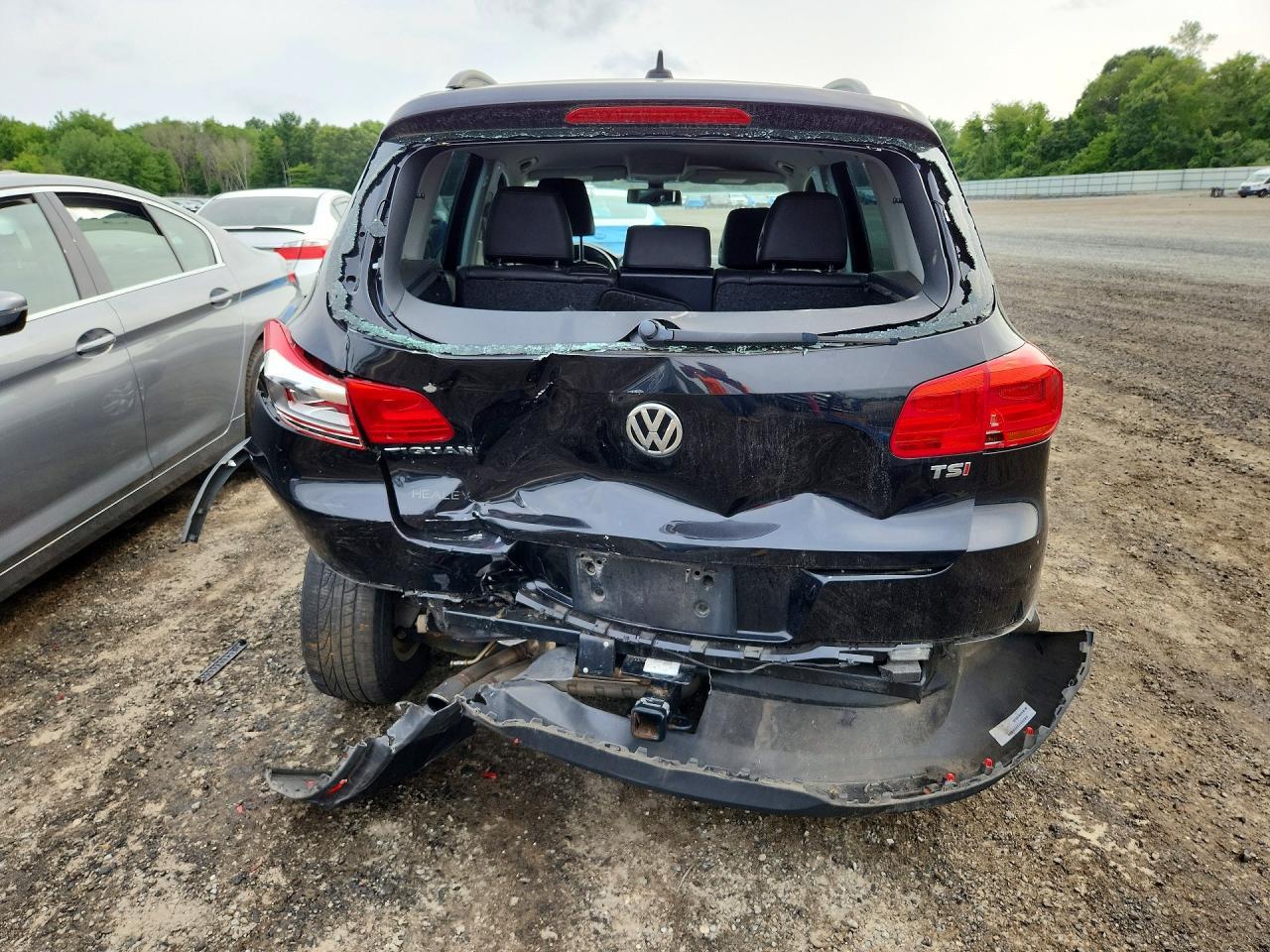 2017 Volkswagen Tiguan S - Image 6
