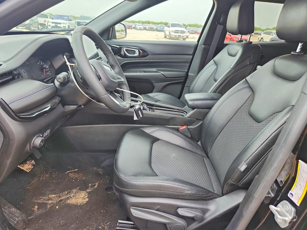 2025 Jeep Compass Latitude - Фото 7