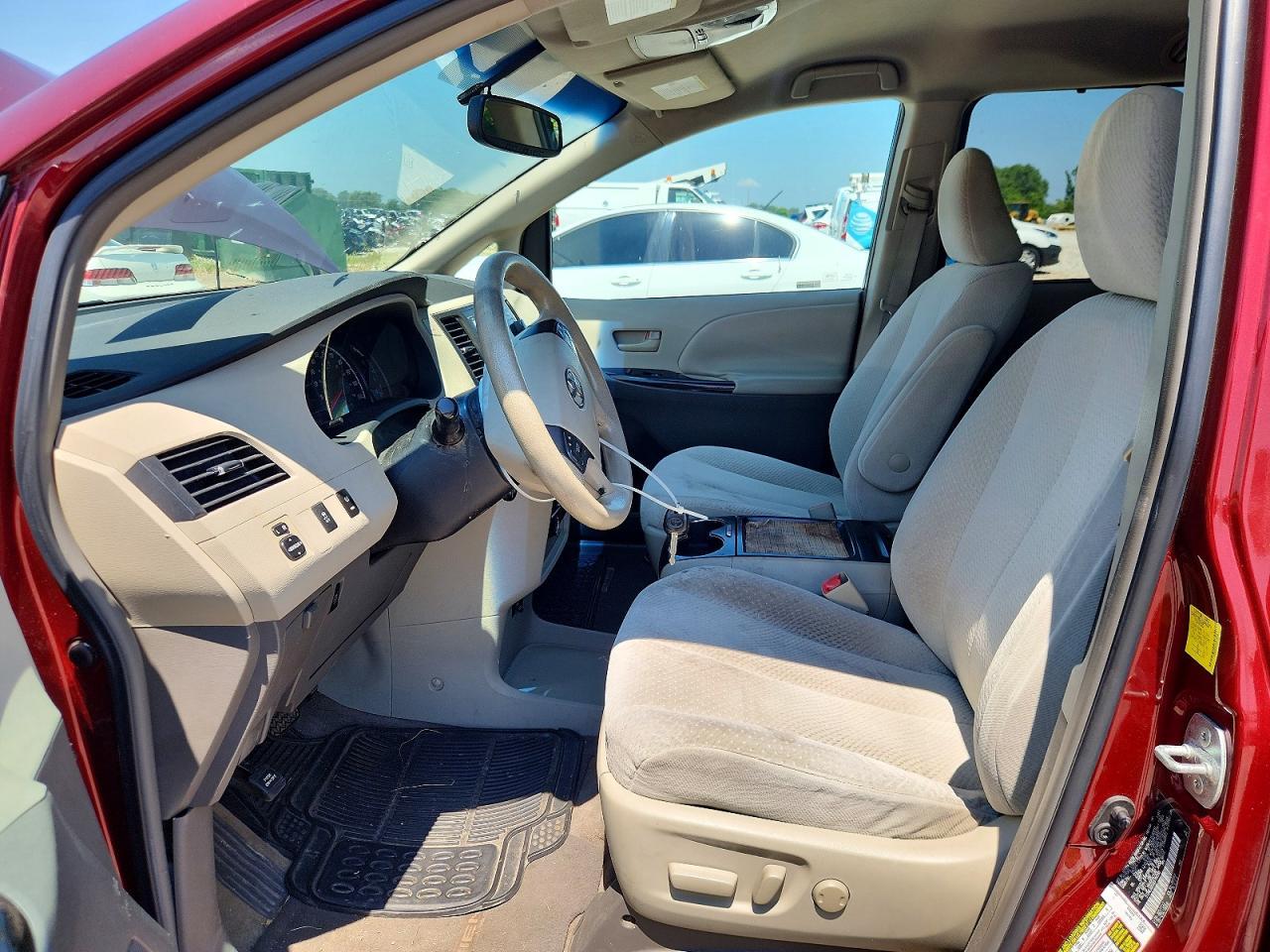 2011 Toyota Sienna Le - Фото 7