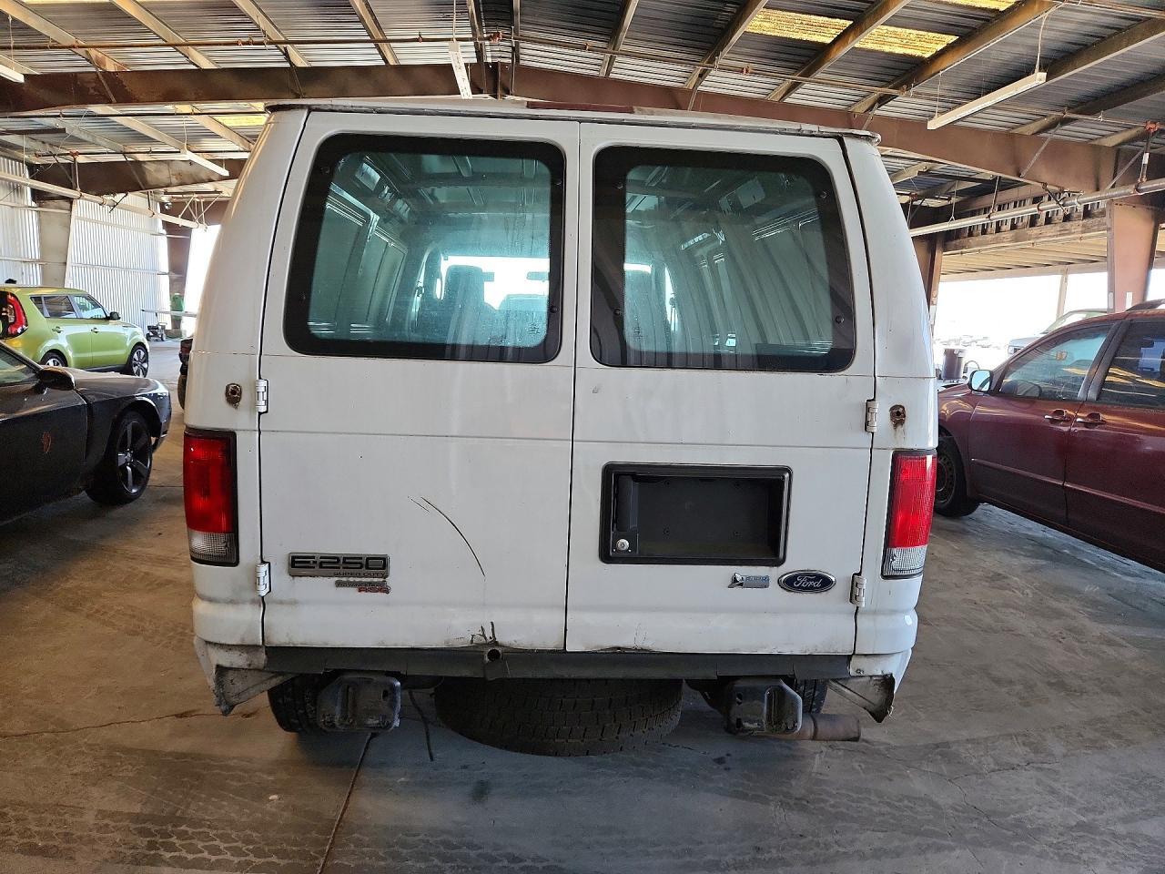 2014 Ford E250 Delivery Van - Фото 6