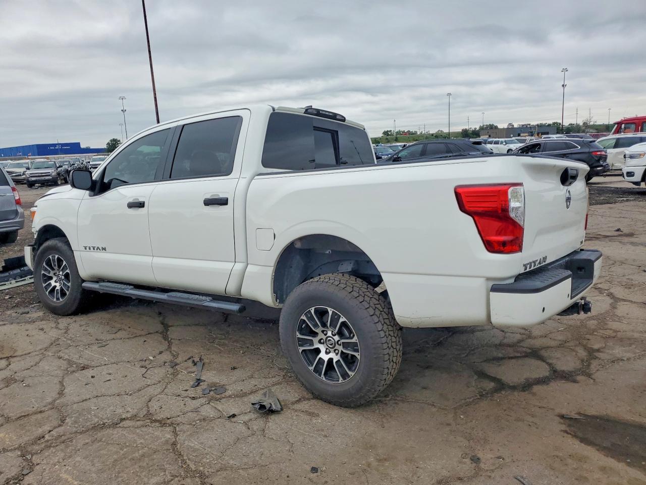2022 Nissan Titan S - Фото 2