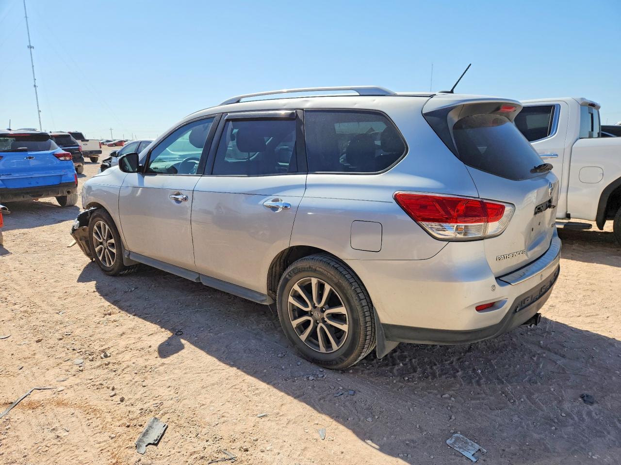 2015 Nissan Pathfinder Sv - Фото 2