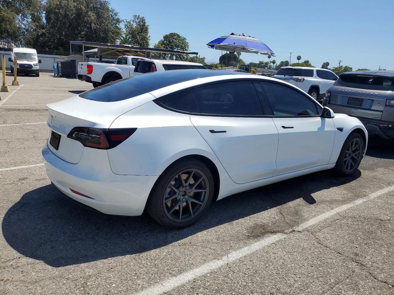 2023 Tesla Model 3 - Фото 3
