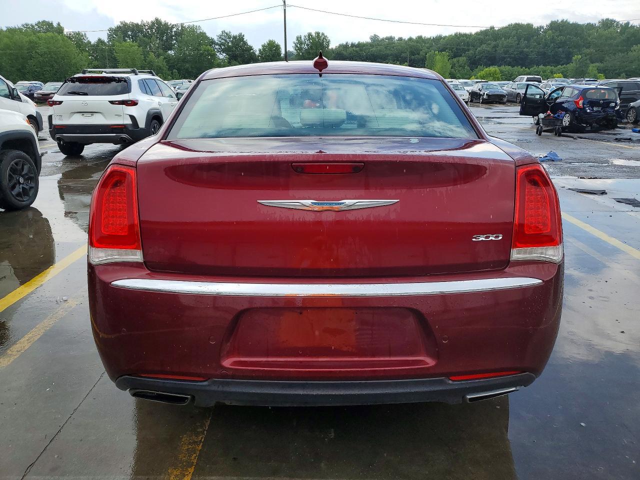 2018 Chrysler 300 Touring - Image 6