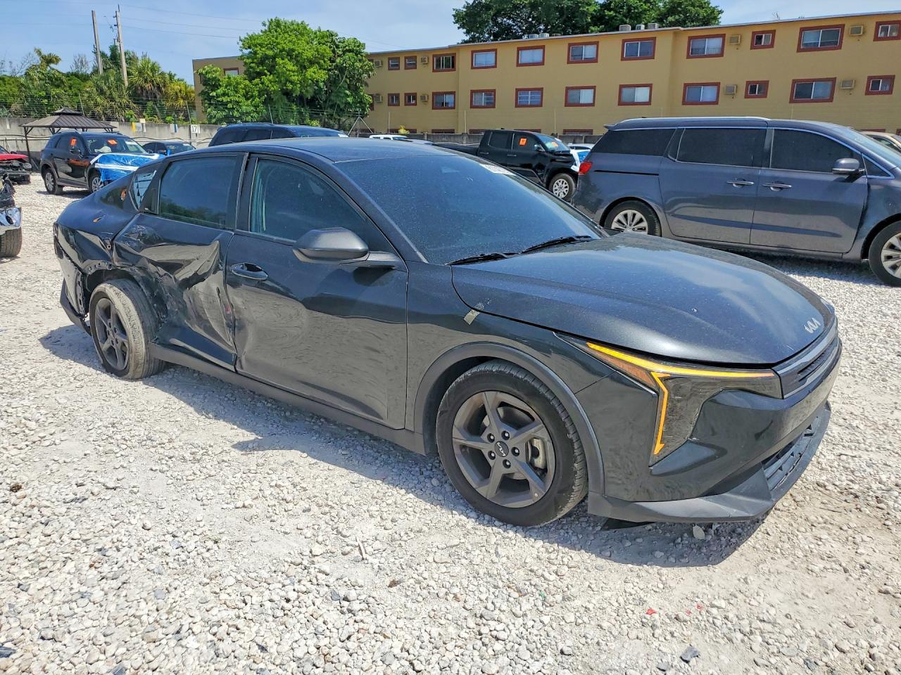 2025 Kia K4 Lxs - Image 4