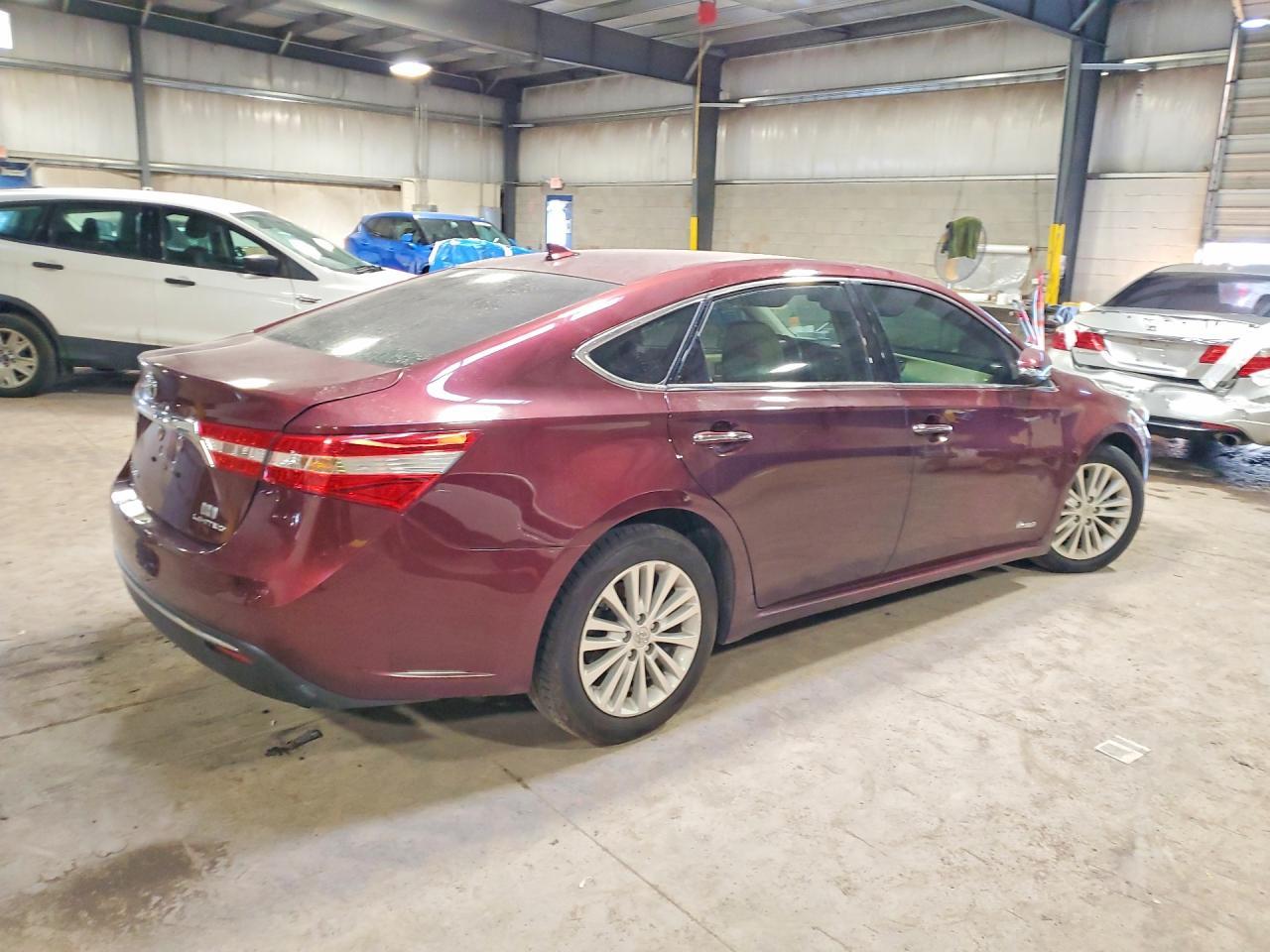 2013 Toyota Avalon Hybrid Limited - Фото 3