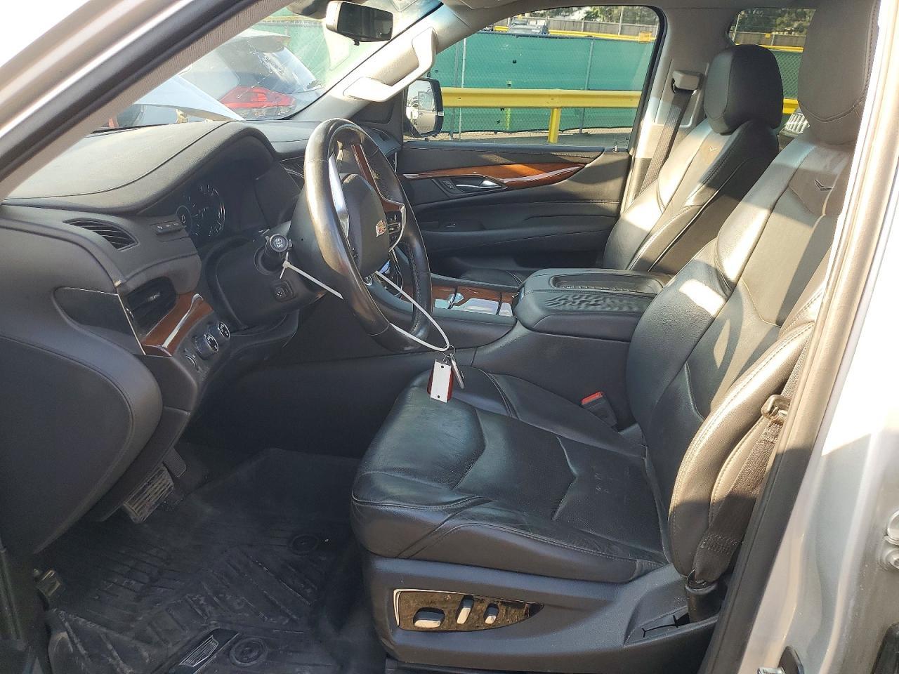2018 Cadillac Escalade Luxury - Image 7
