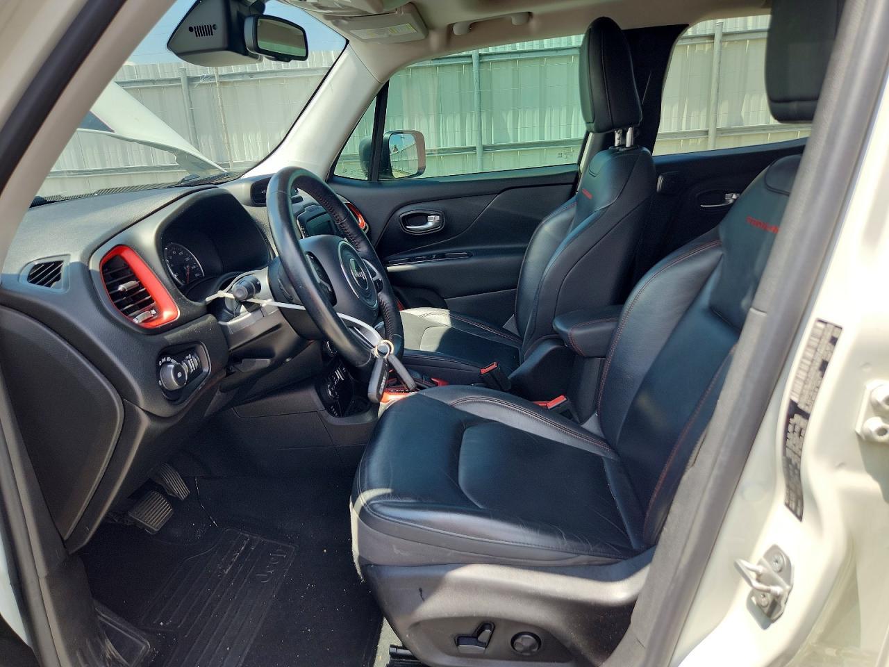 2016 Jeep Renegade Trailhawk - Image 7