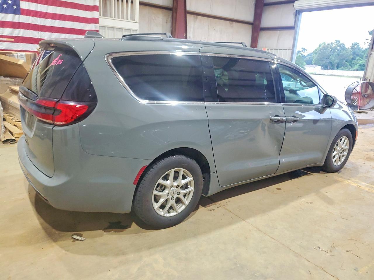 2022 Chrysler Pacifica Touring L - Фото 3