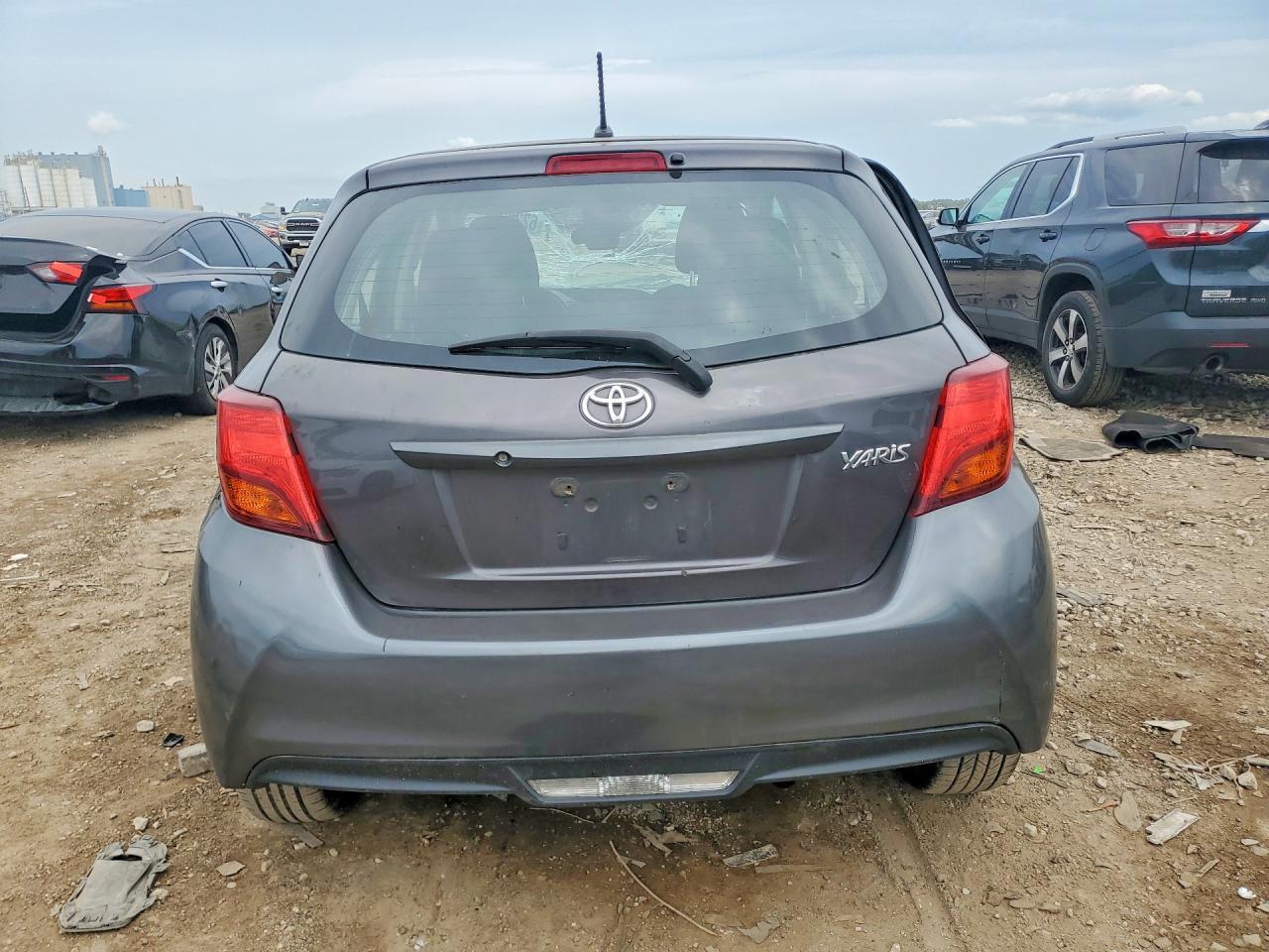 2017 Toyota Yaris 5-Door L - Фото 6