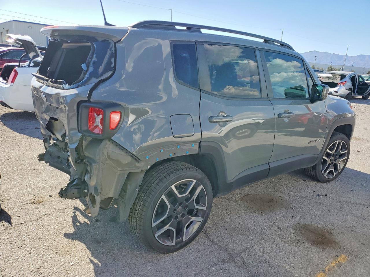2020 Jeep Renegade Latitude - Image 3