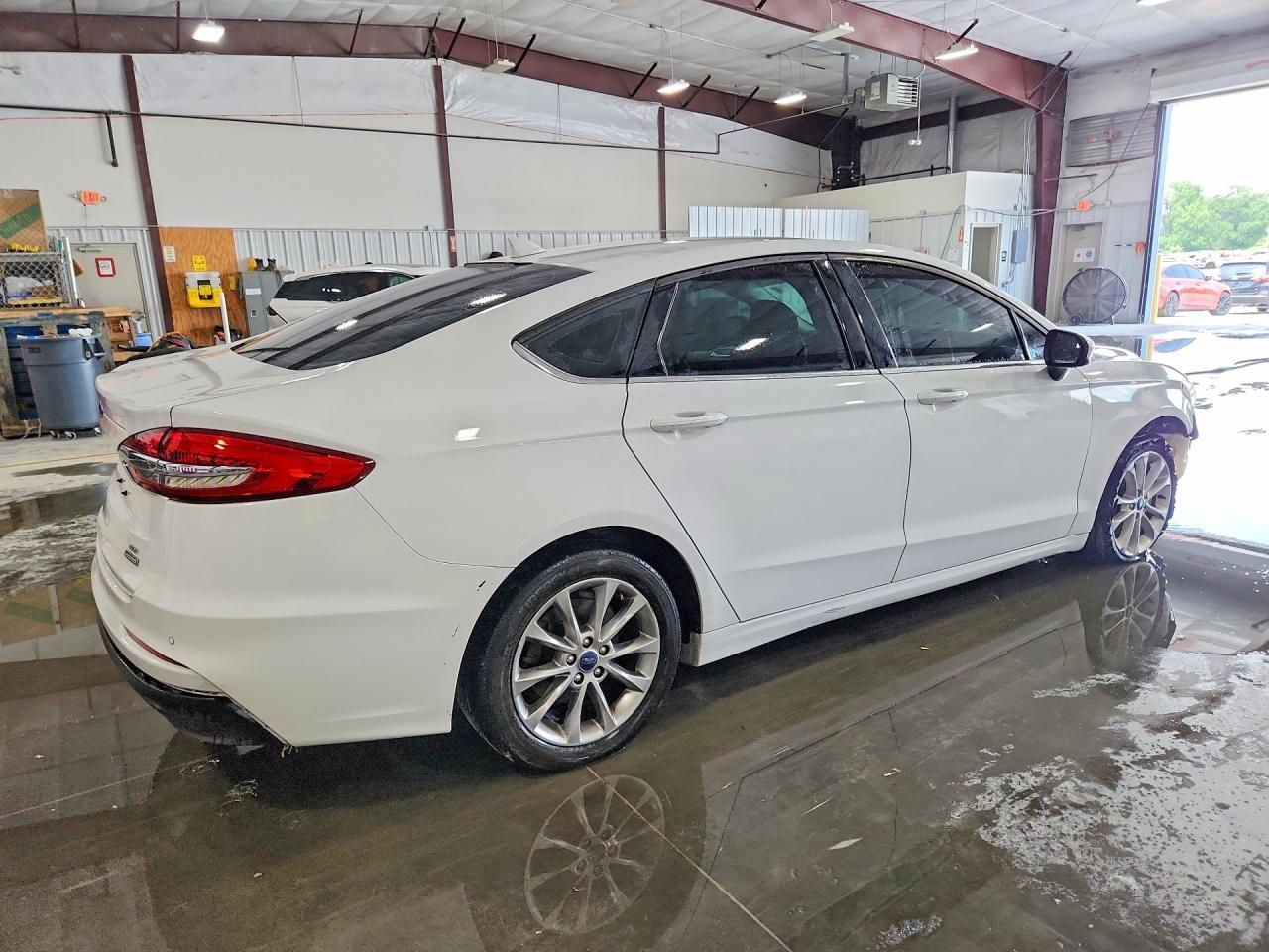 2020 Ford Fusion Se - Фото 3