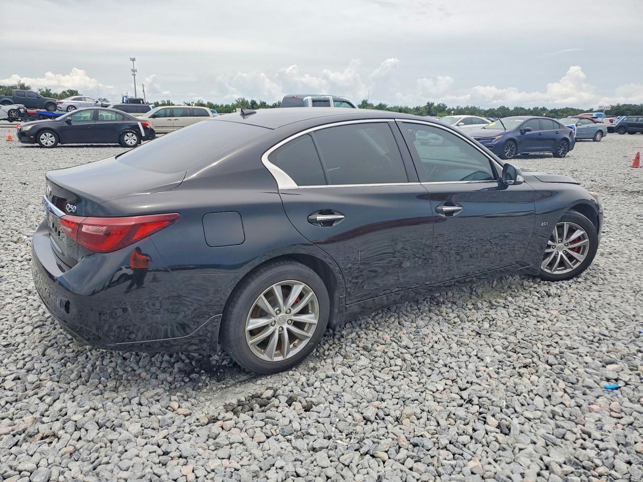 2018 Infiniti Q50 2.0T Luxe - Фото 3
