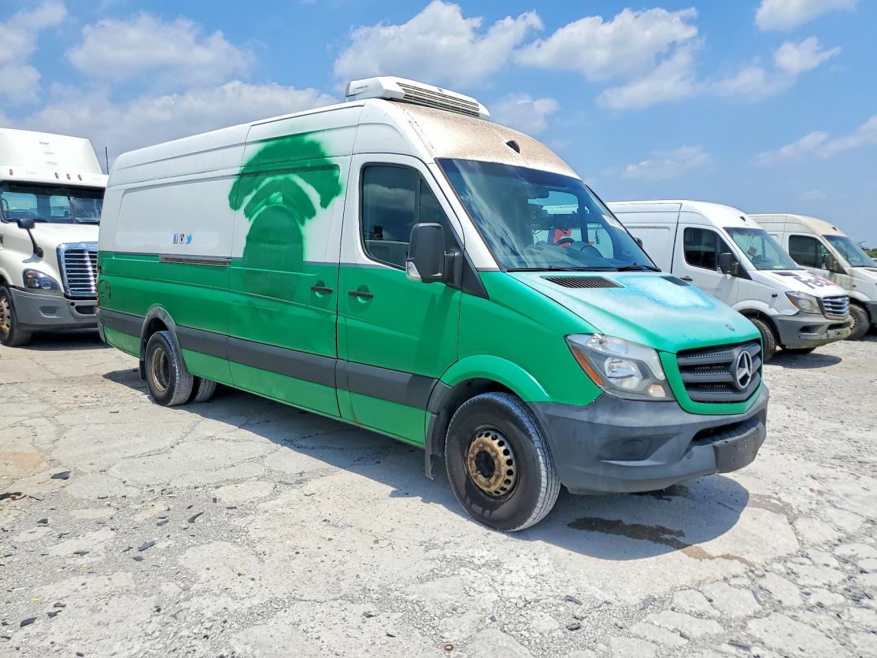 2015 Mercedes-Benz Sprinter 3500 Refrigerated Delivery Van - Фото 4