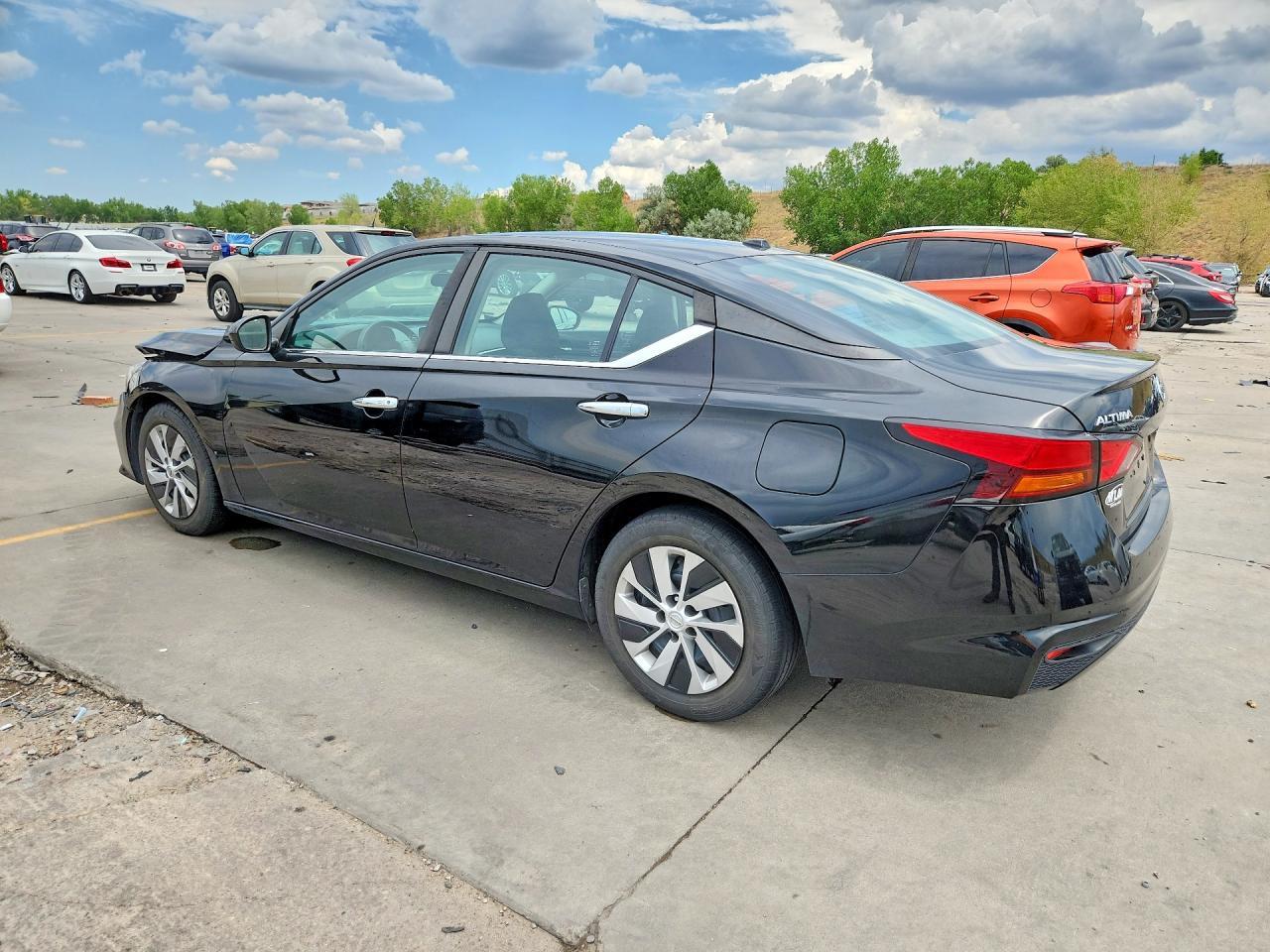 2020 Nissan Altima S - Фото 2