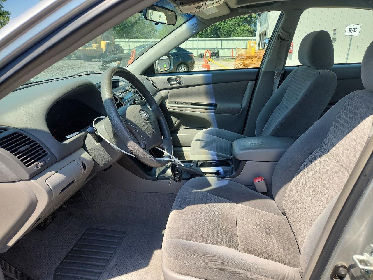 2005 Toyota Camry Le V6 - Image 7