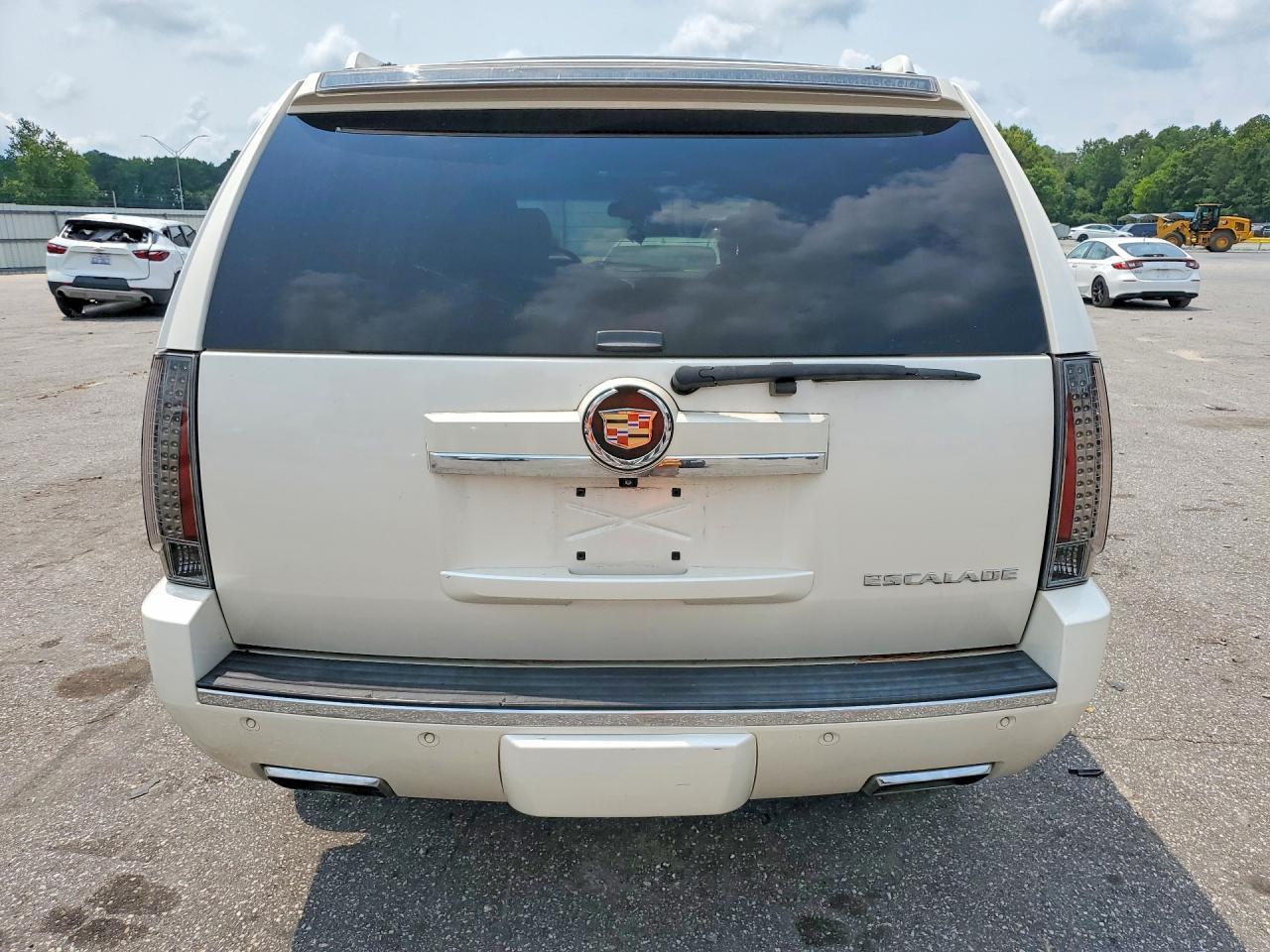 2013 Cadillac Escalade Premium - Image 6