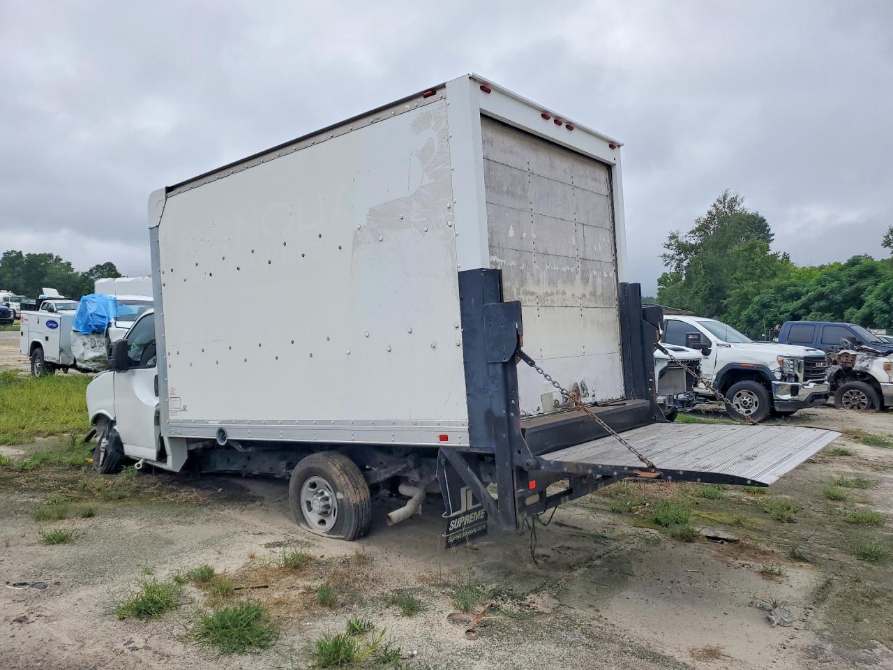 2014 Chevrolet Express Box Truck - Фото 2
