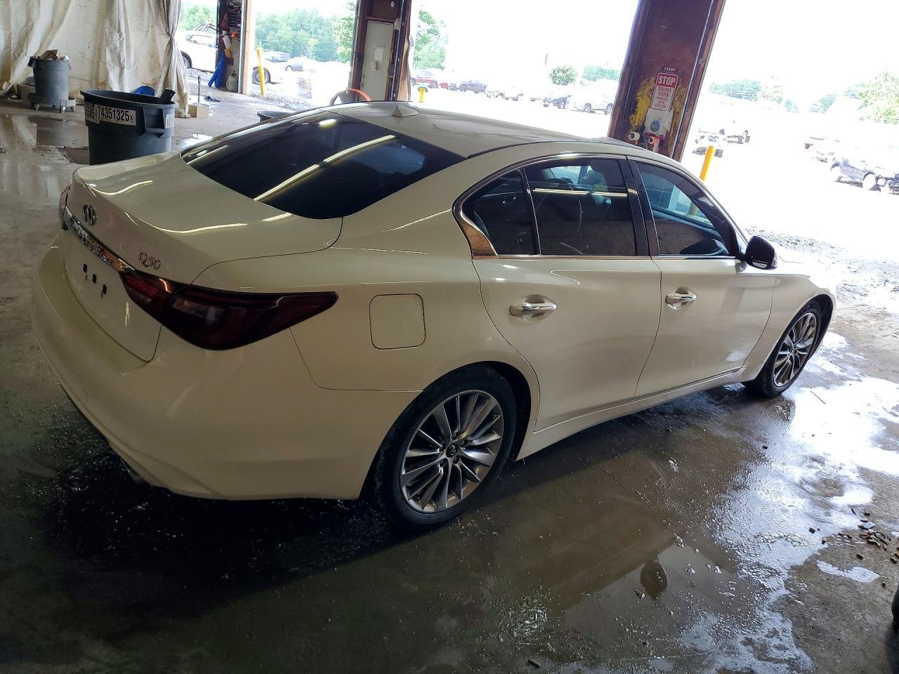 2018 Infiniti Q50 Luxe - Фото 3