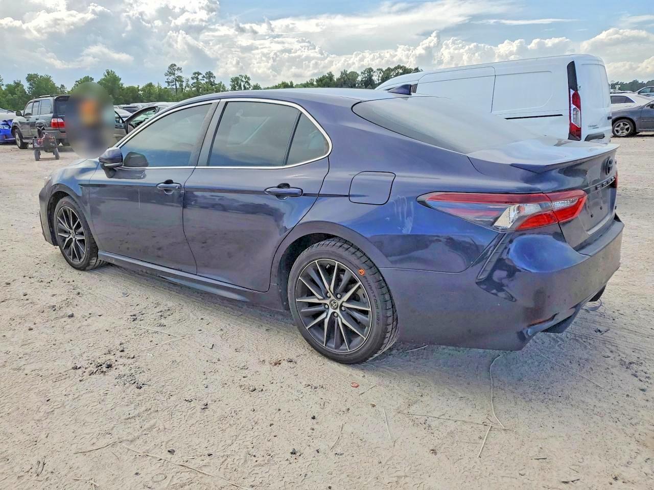 2022 Toyota Camry Se - Image 2