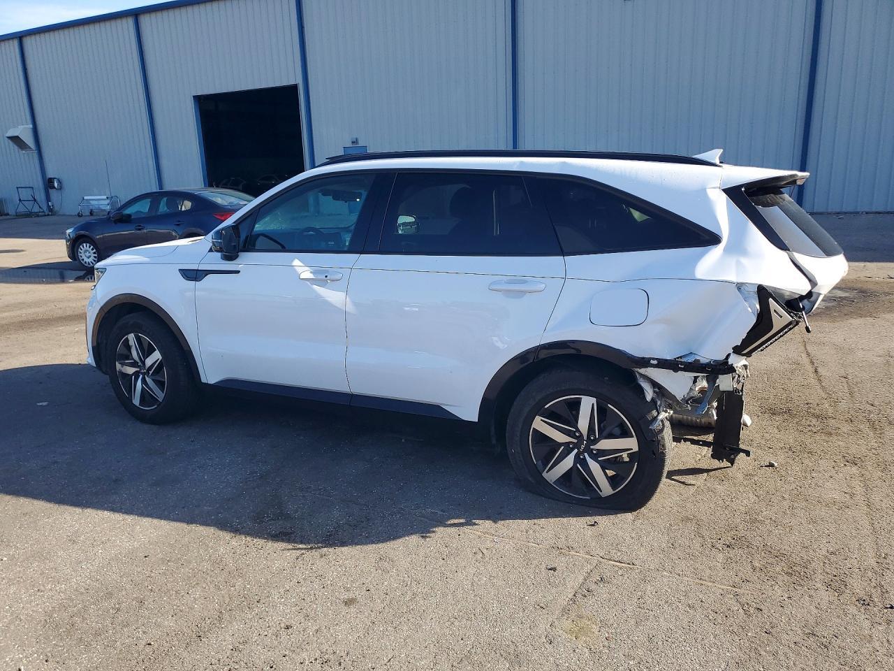 2023 Kia Sorento S - Фото 2