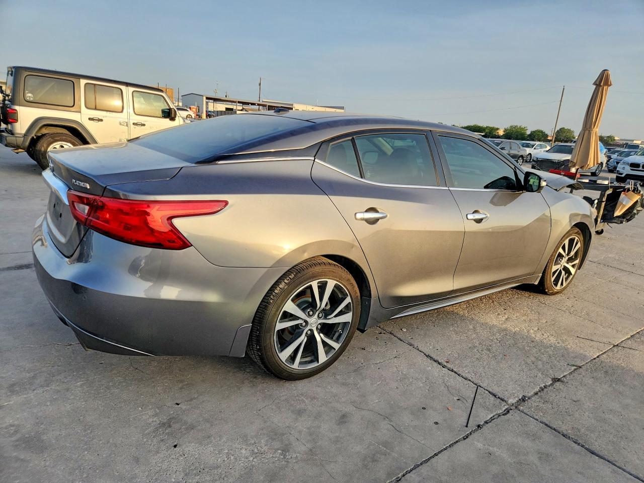 2017 Nissan Maxima Platinum - Image 3