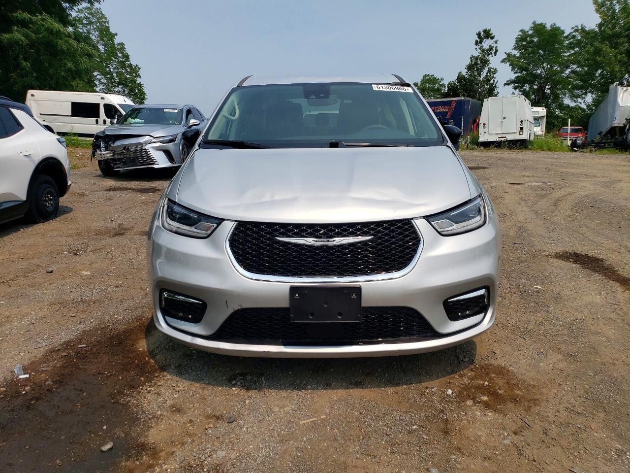 2024 Chrysler Pacifica Hybrid Select - Image 5