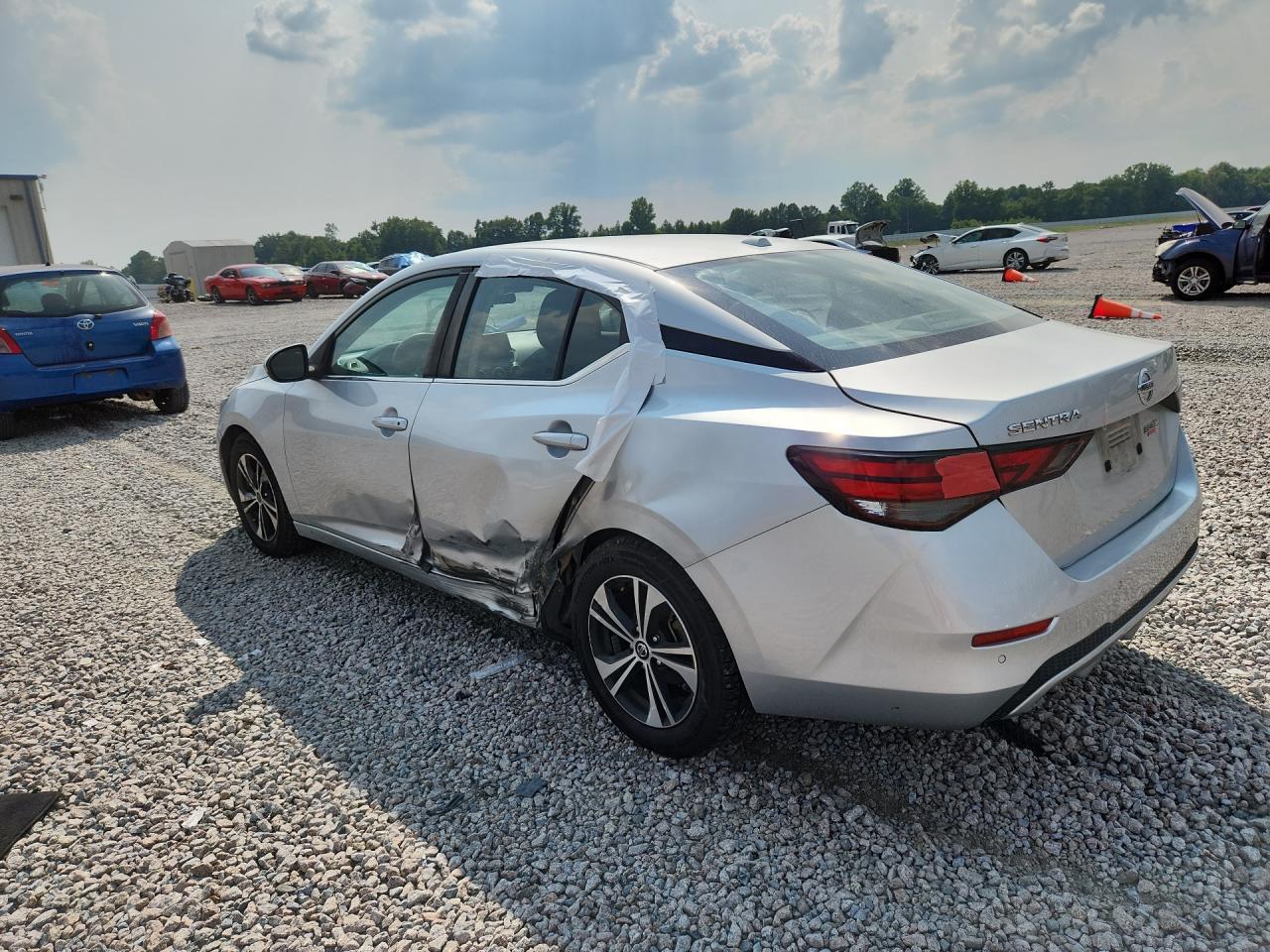 2021 Nissan Sentra - Фото 2