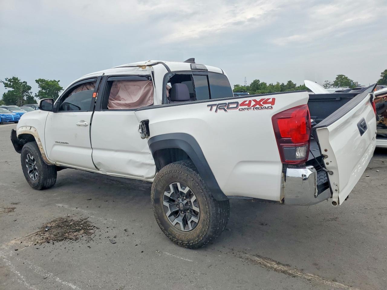 2019 Toyota Tacoma Trd Off-Road - Image 2