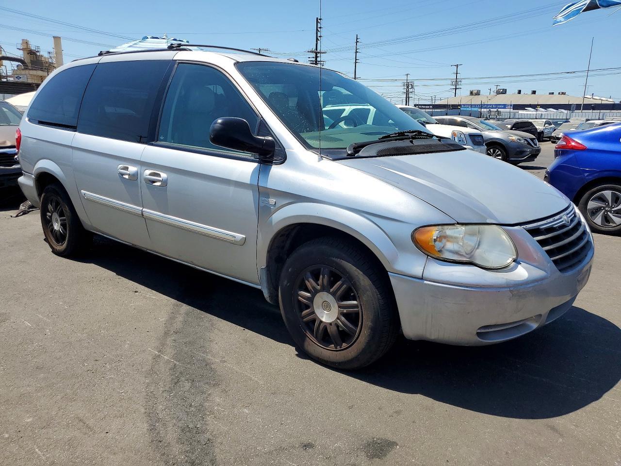 2007 Chrysler Town & Country Touring - Image 4