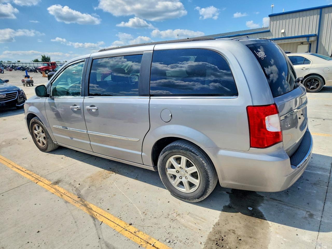 2013 Chrysler Town & Cntry - Фото 2