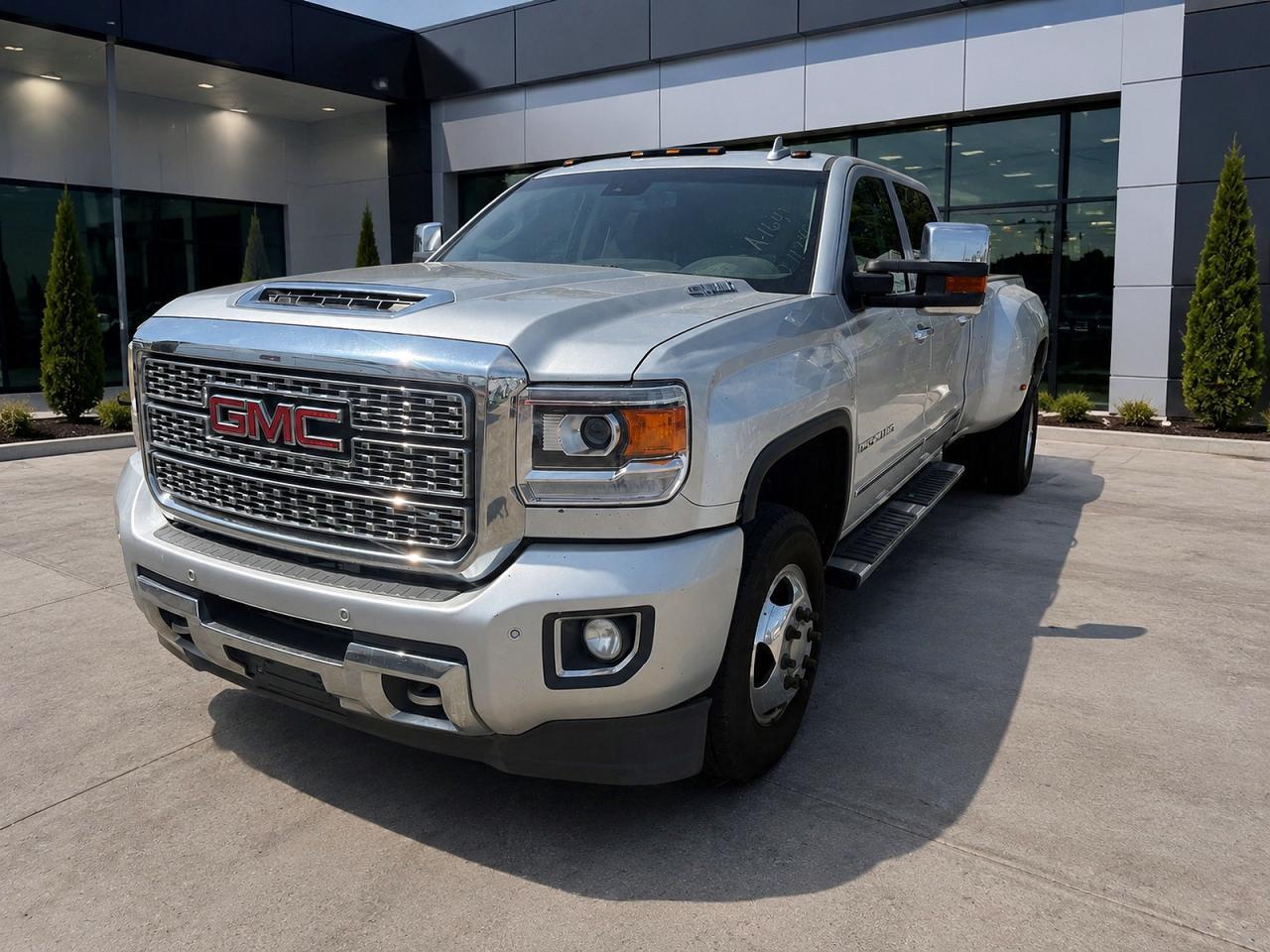 2018 GMC Sierra K3500 Denali - Фото 2