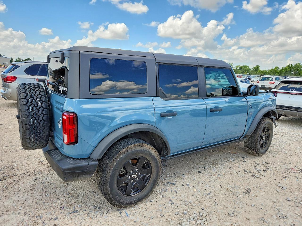 2023 Ford Bronco Base - Фото 3